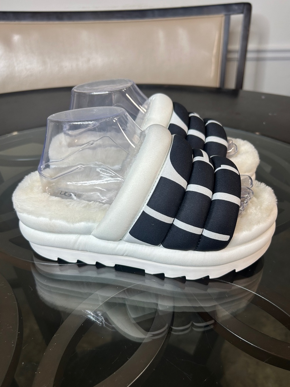 UGG Maxi Slide Logo Puffer Platform Slippers Womens Size 8 White Black